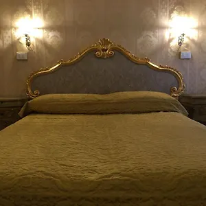 palazzo-suite-ducale.hotelinveneto.com/