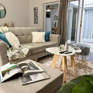 https://hermosa-casa-estilo-nordico-con-cochera-en-barrio-bombal.hotelsmendoza.com
