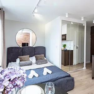 Mianowskiego 24 Red - Wifi Smart Tv W Pełni Wyposażona Kuchnia , Warszawa Polska